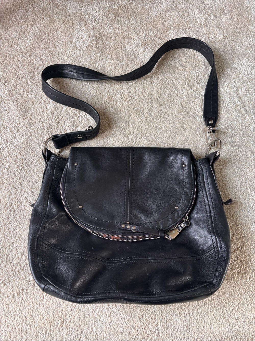 B Makowsky Black Leather Crossbody Messenger Shoulder Bag Studded Zip Accent